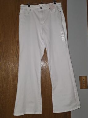 LC Lauren Conrad White Super High Rise Wide Flare Jeans Size 16 NWT